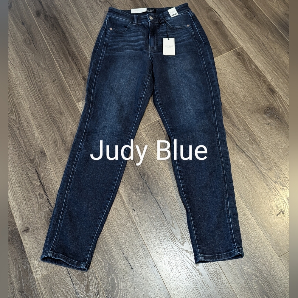 Judy Blue Boyfriend Fit Sz 3 / 26